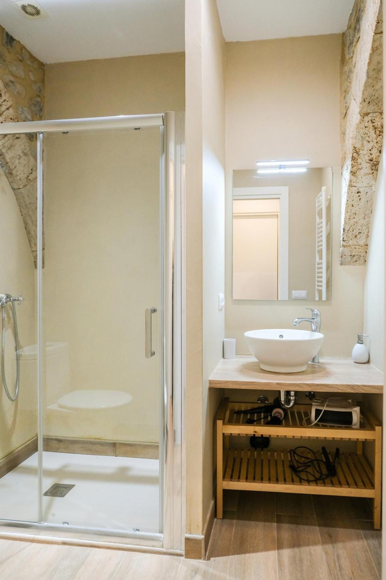 Ganganell Centre Apartamento Con Patio Besalu Ngoại thất bức ảnh